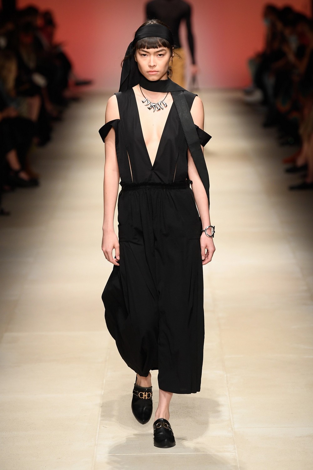 Salvatore Ferragamo: 10 looks que amamos do verão 2022