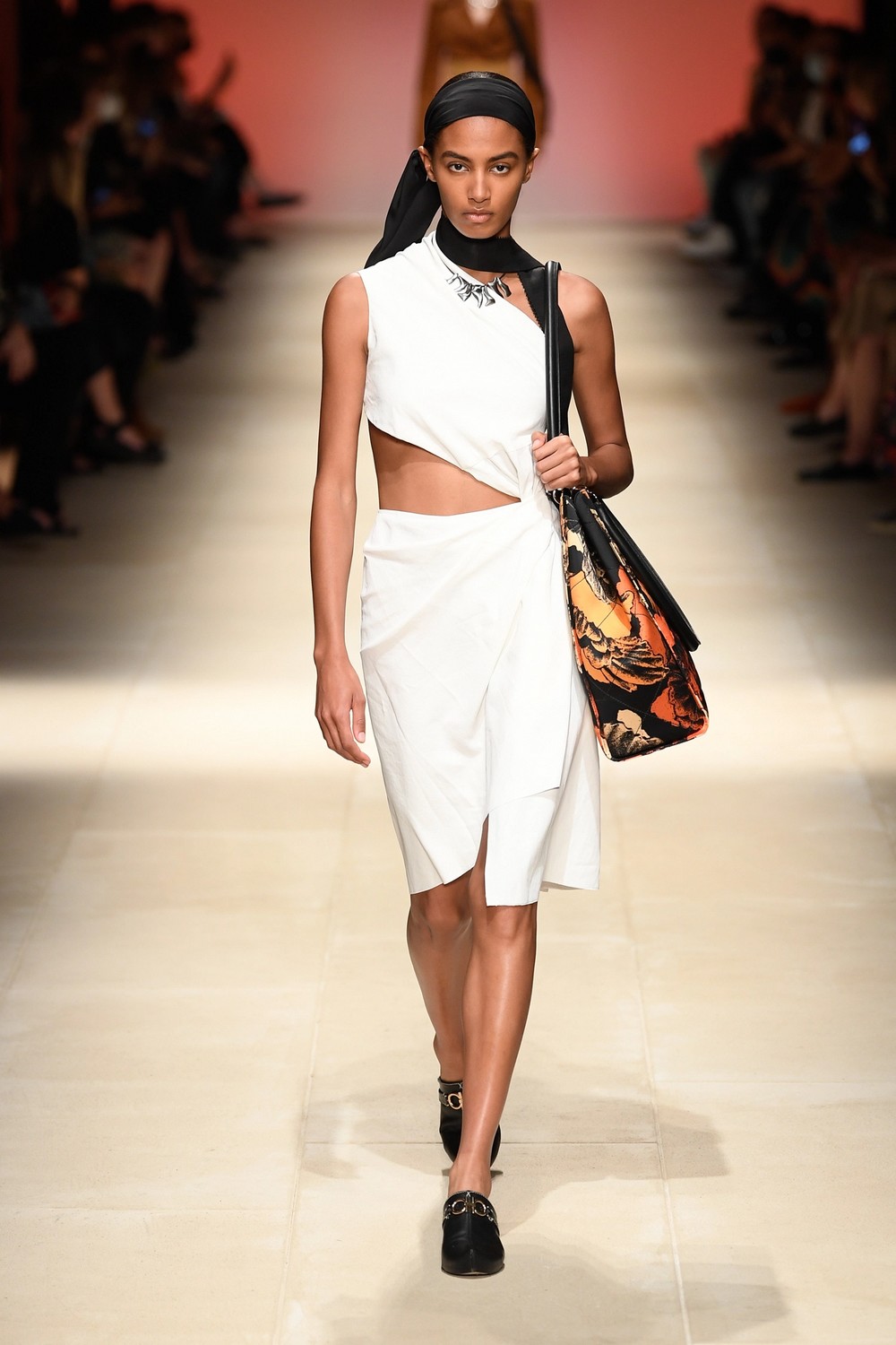 Salvatore Ferragamo: 10 looks que amamos do verão 2022