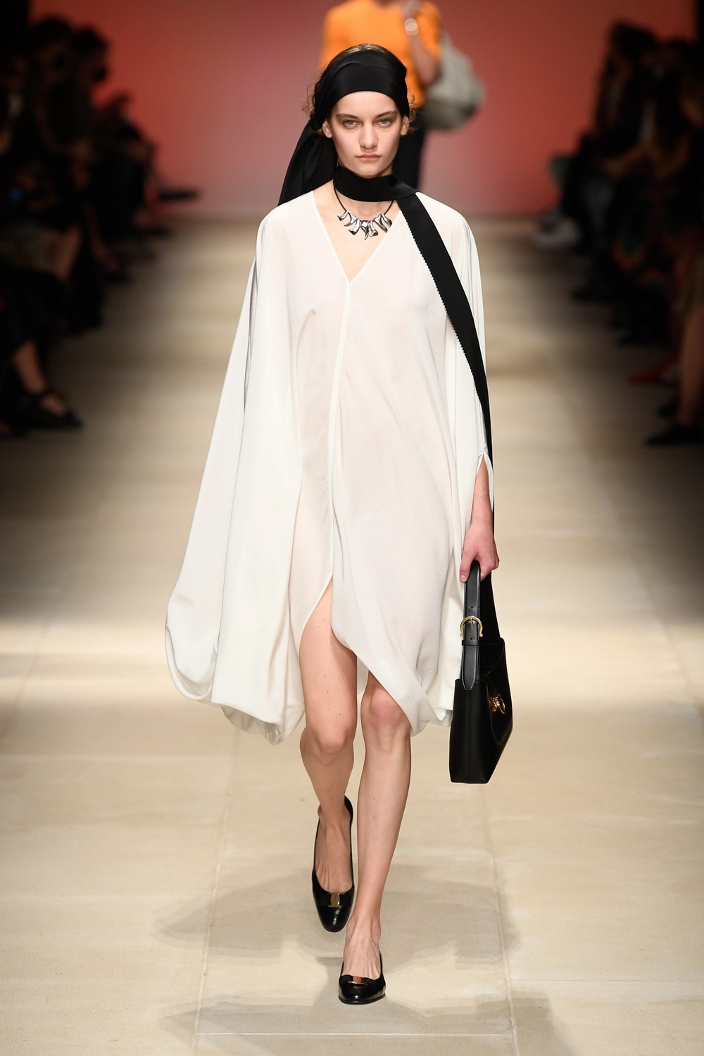 Salvatore Ferragamo: 10 looks que amamos do verão 2022