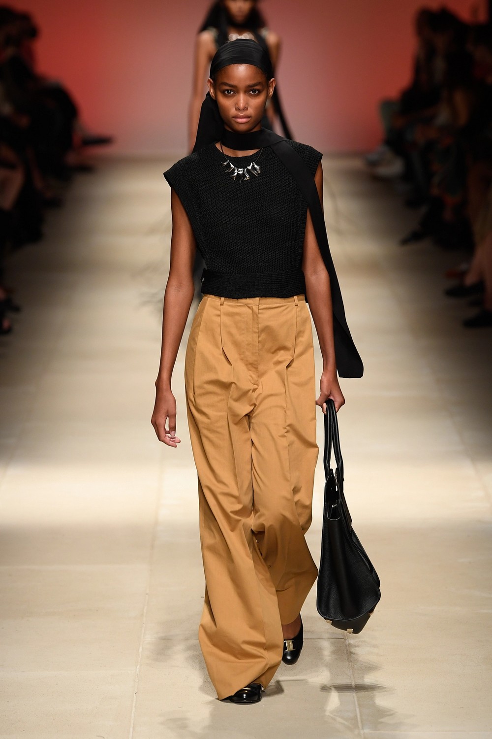 Salvatore Ferragamo: 10 looks que amamos do verão 2022