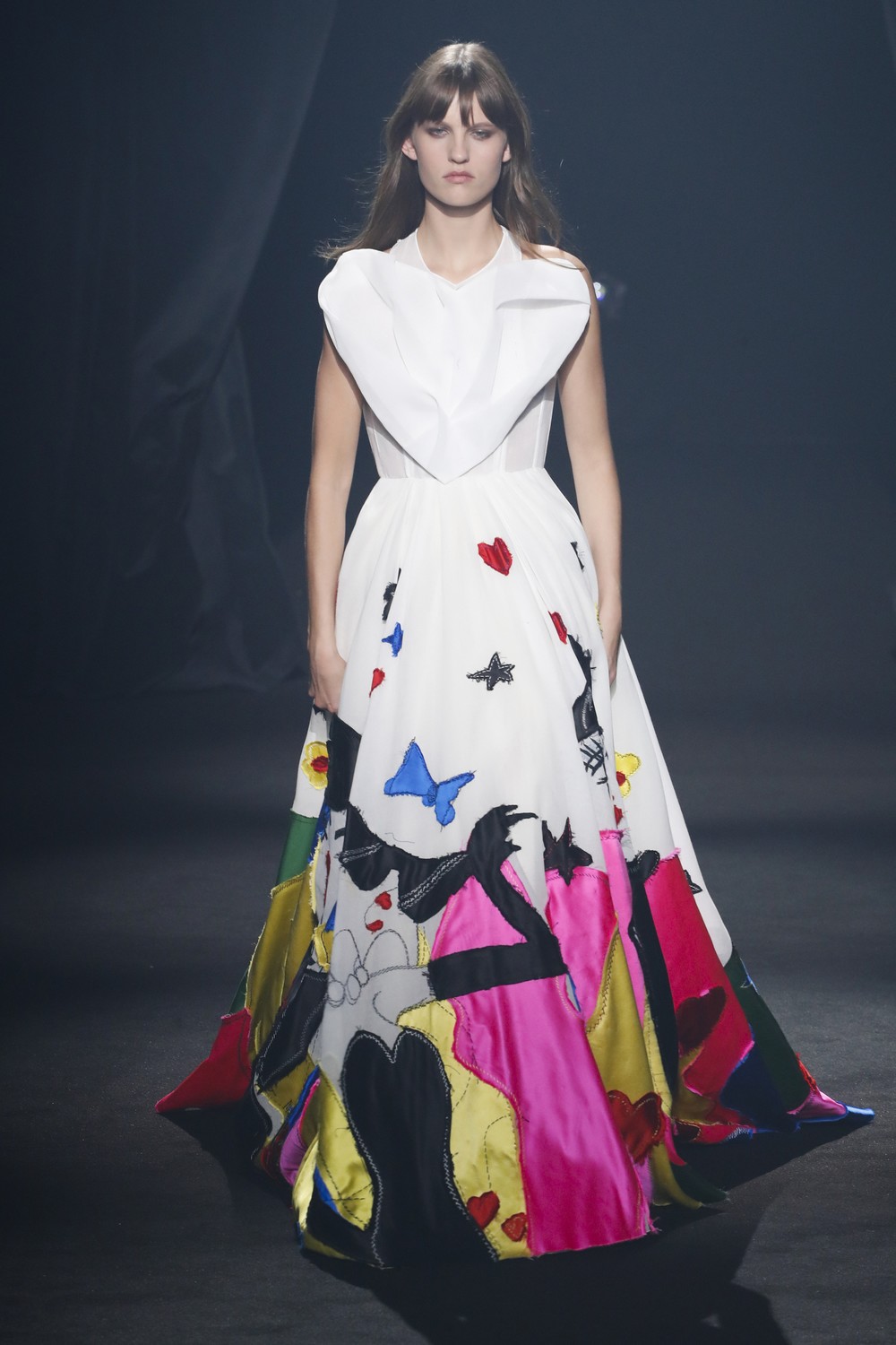 AZ Factory: 45 designers homenageiam Alber Elbaz em desfile