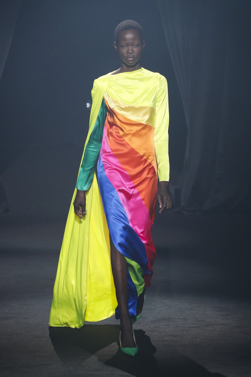 AZ Factory: 45 designers homenageiam Alber Elbaz em desfile