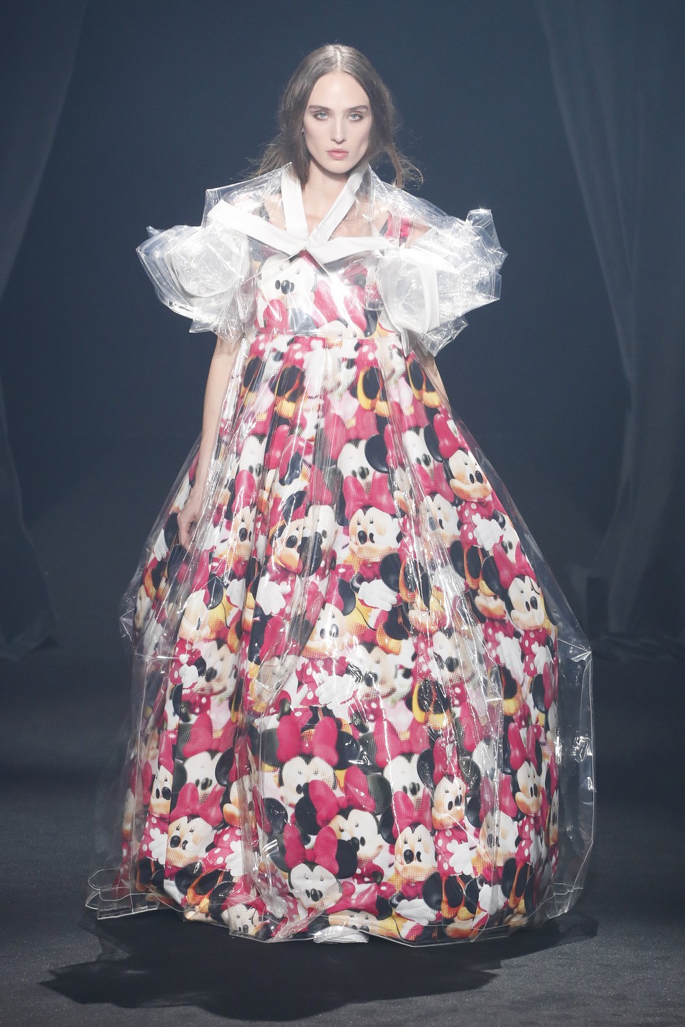 AZ Factory: 45 designers homenageiam Alber Elbaz em desfile
