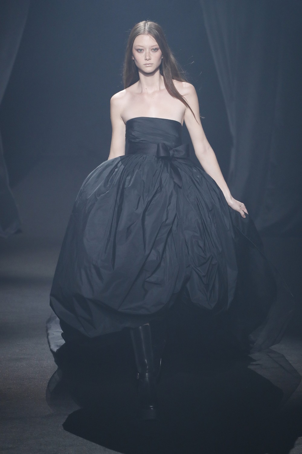 AZ Factory: 45 designers homenageiam Alber Elbaz em desfile