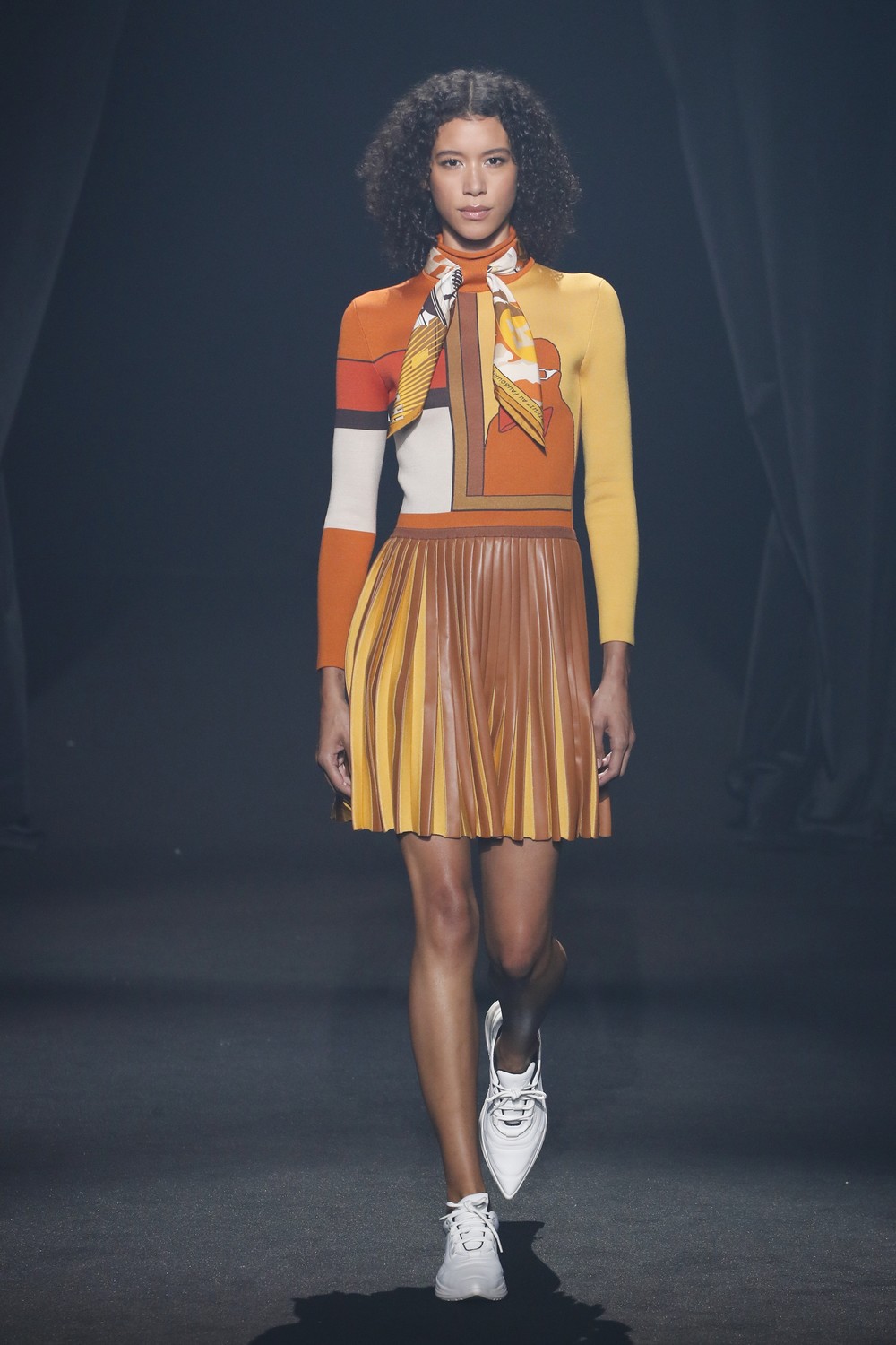 AZ Factory: 45 designers homenageiam Alber Elbaz em desfile