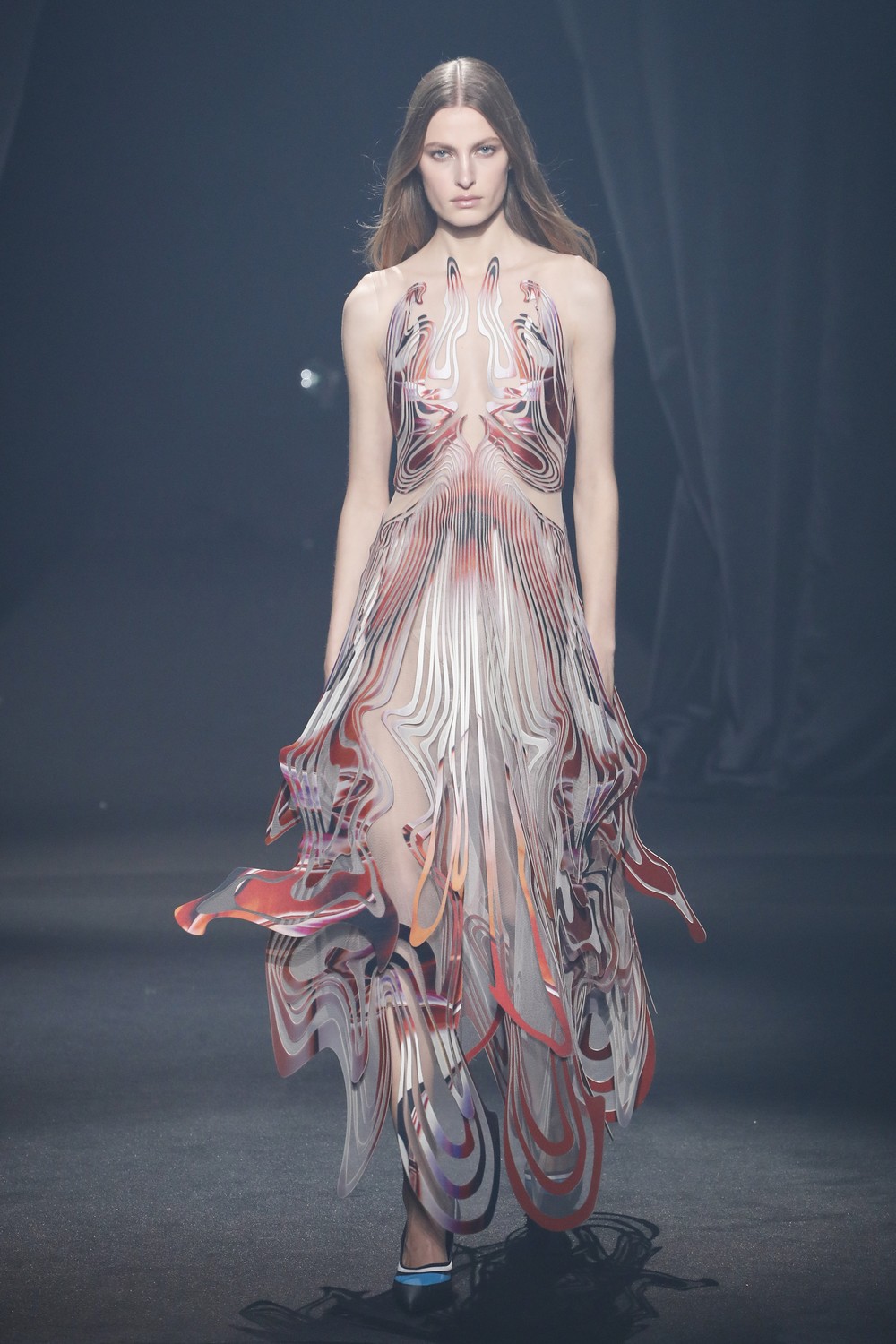 AZ Factory: 45 designers homenageiam Alber Elbaz em desfile