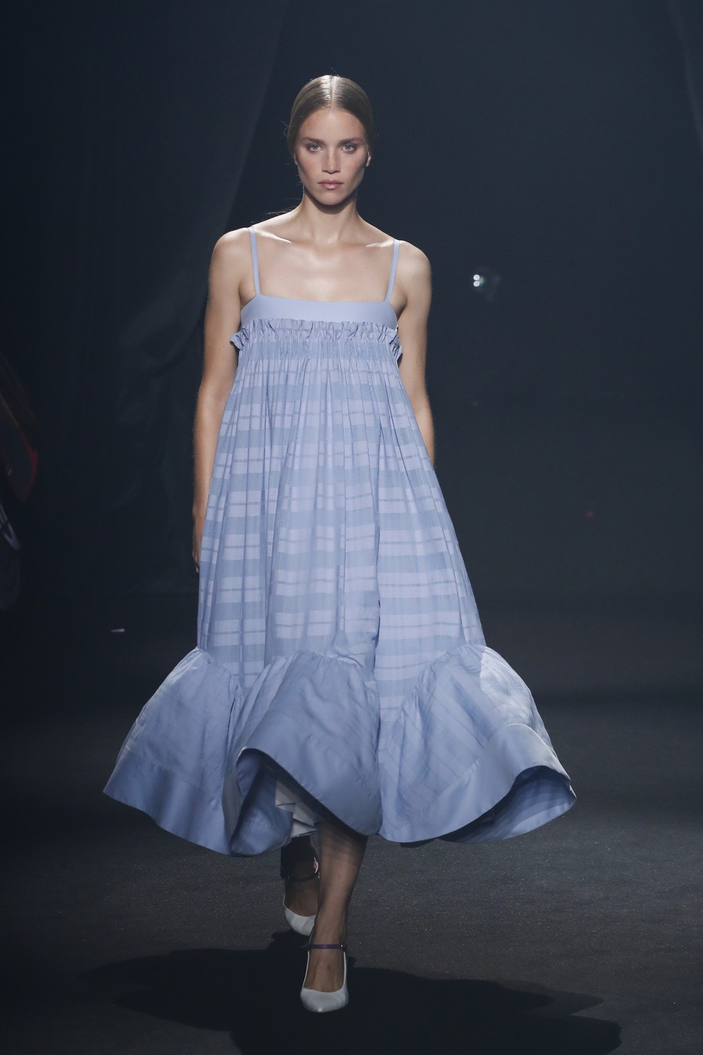 AZ Factory: 45 designers homenageiam Alber Elbaz em desfile