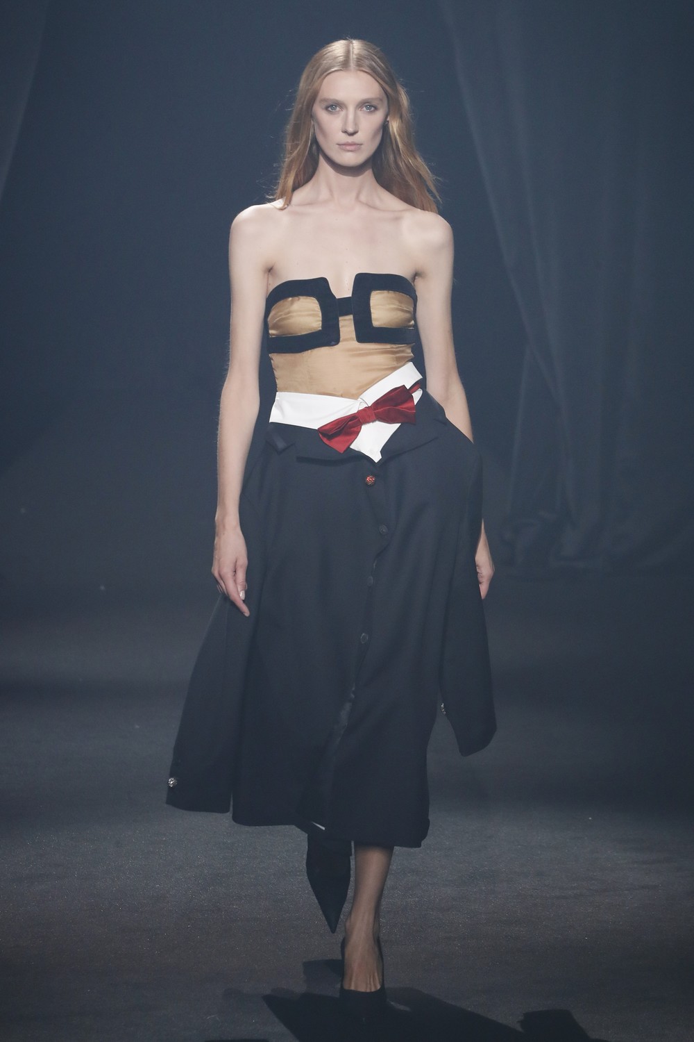 AZ Factory: 45 designers homenageiam Alber Elbaz em desfile
