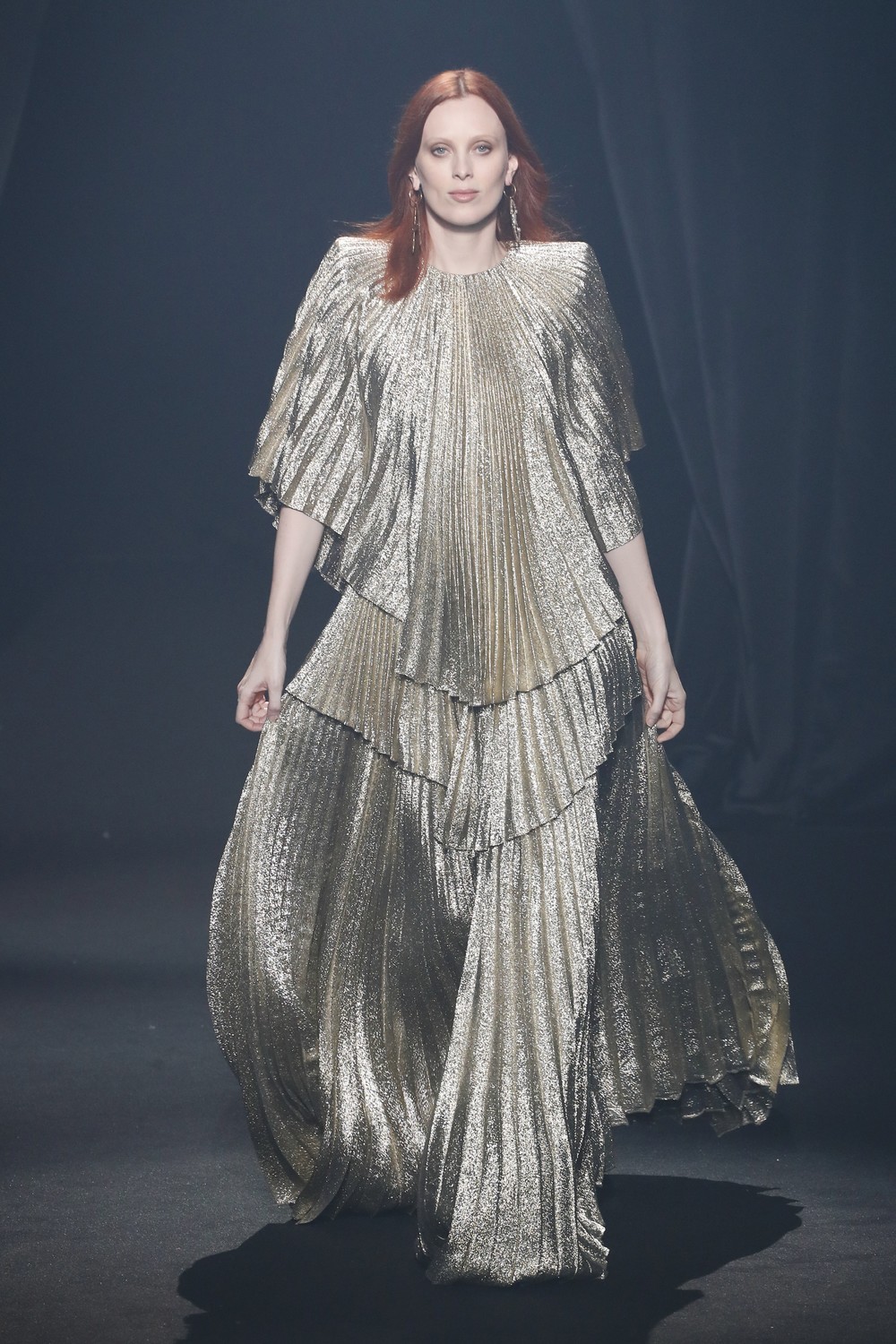 AZ Factory: 45 designers homenageiam Alber Elbaz em desfile