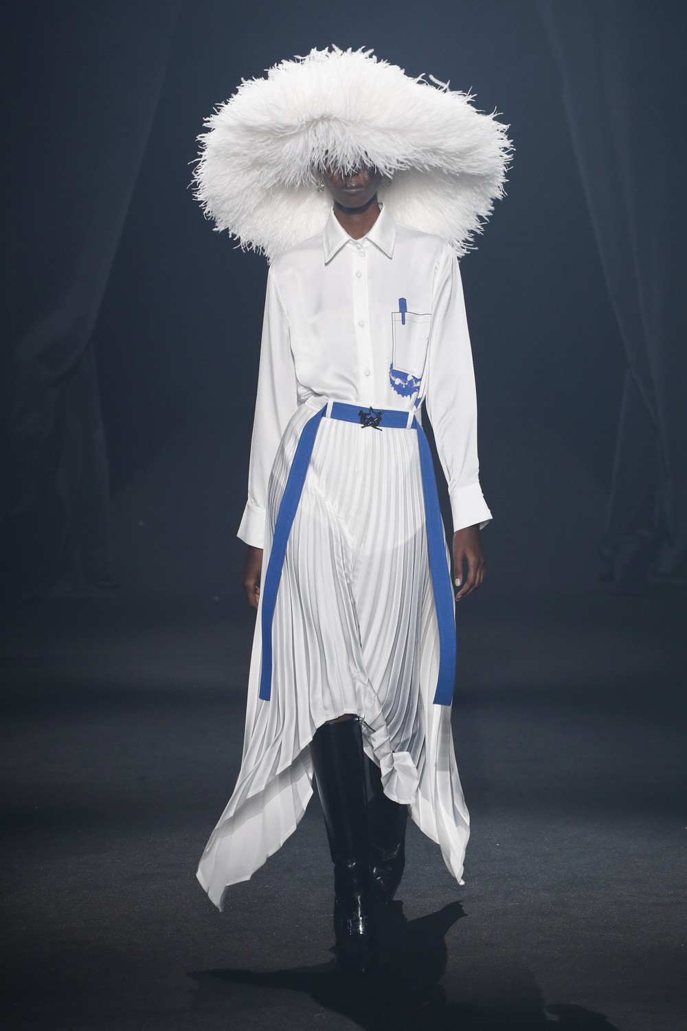 AZ Factory: 45 designers homenageiam Alber Elbaz em desfile