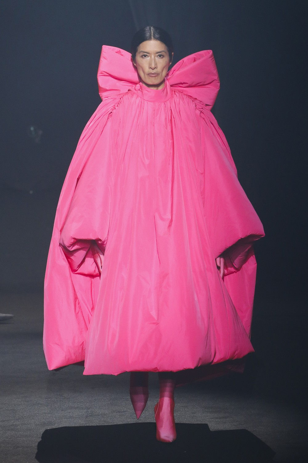 AZ Factory: 45 designers homenageiam Alber Elbaz em desfile