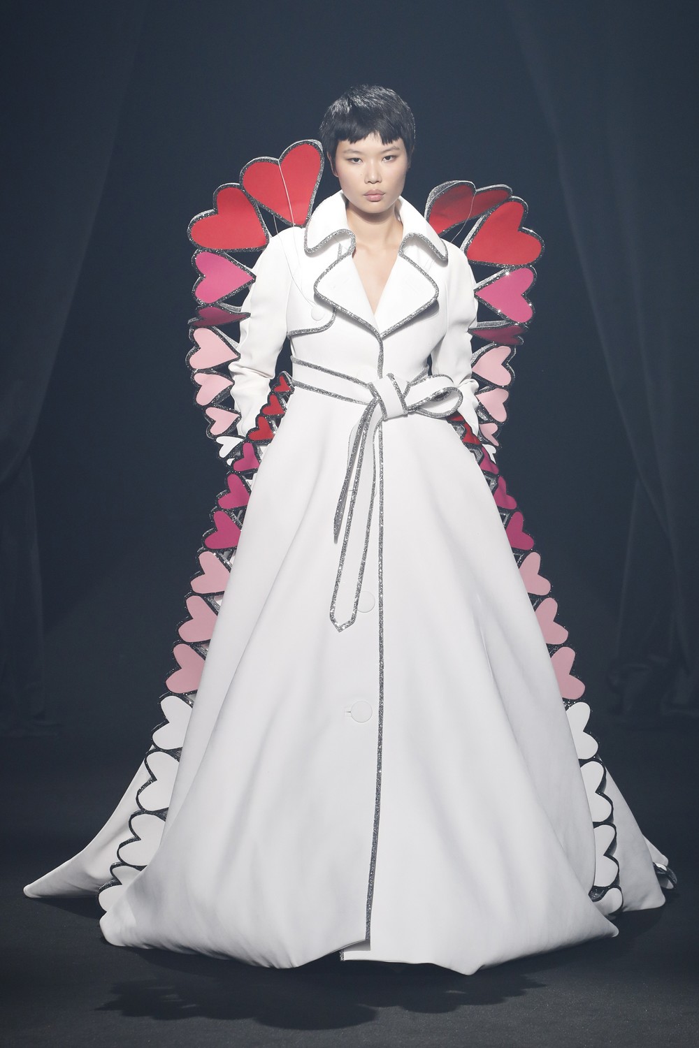 AZ Factory: 45 designers homenageiam Alber Elbaz em desfile