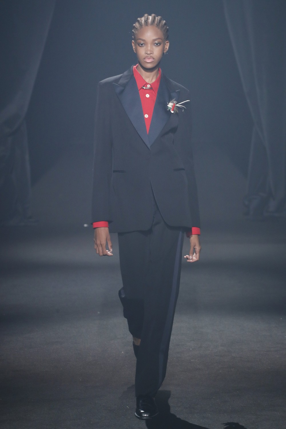 AZ Factory: 45 designers homenageiam Alber Elbaz em desfile