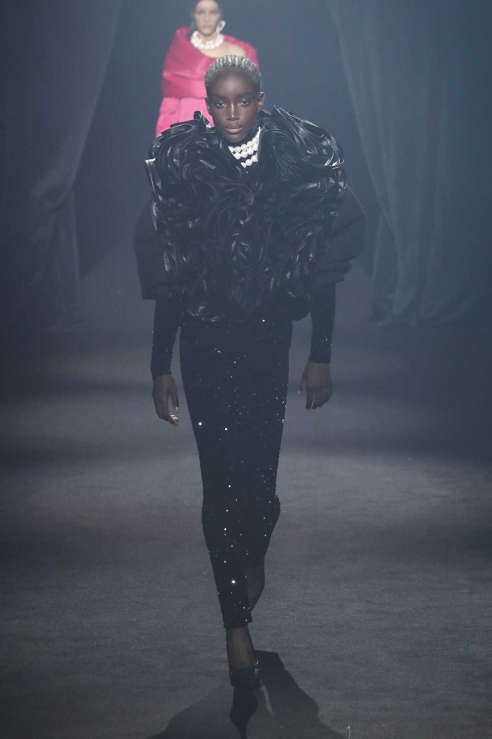 AZ Factory: 45 designers homenageiam Alber Elbaz em desfile