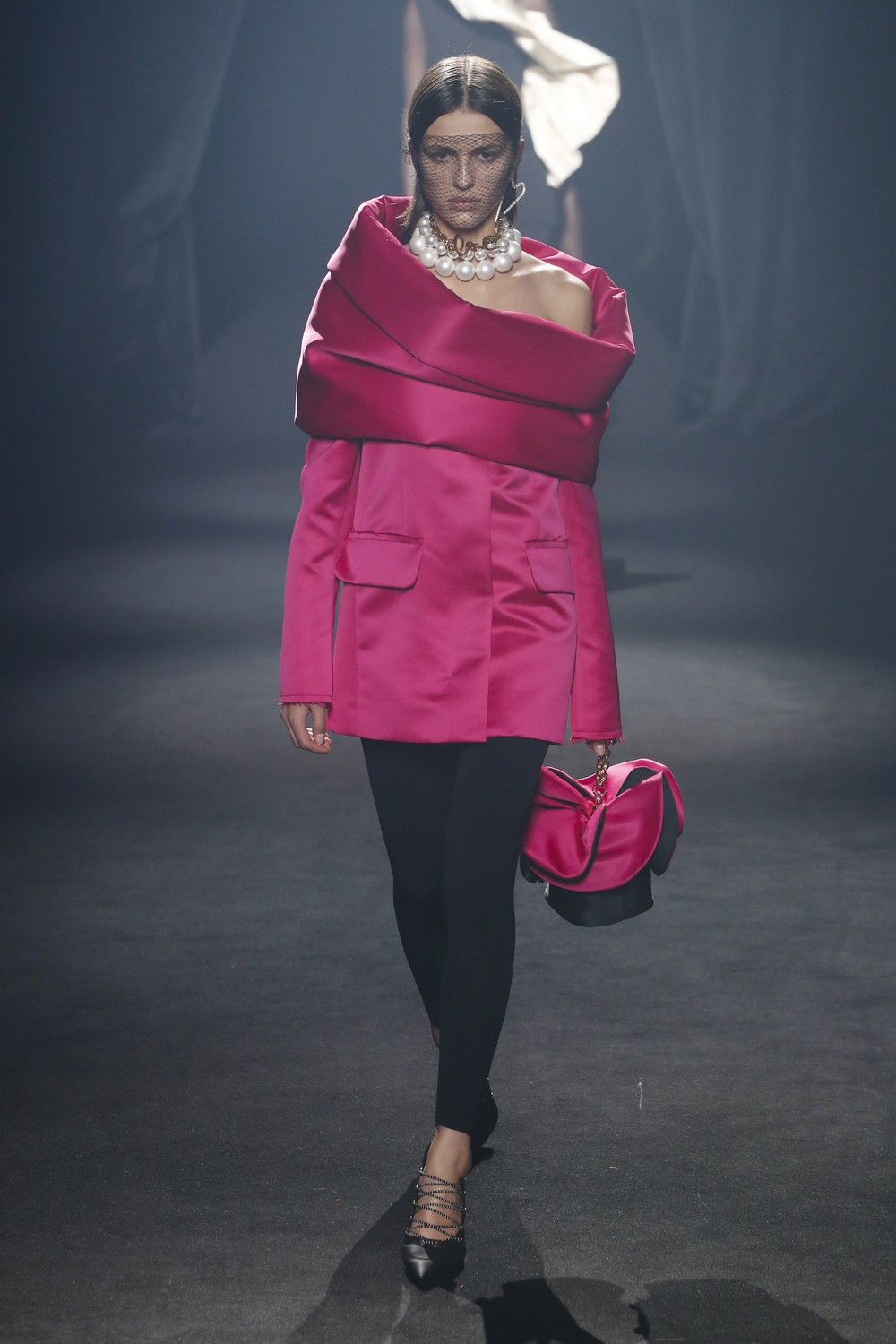 AZ Factory: 45 designers homenageiam Alber Elbaz em desfile