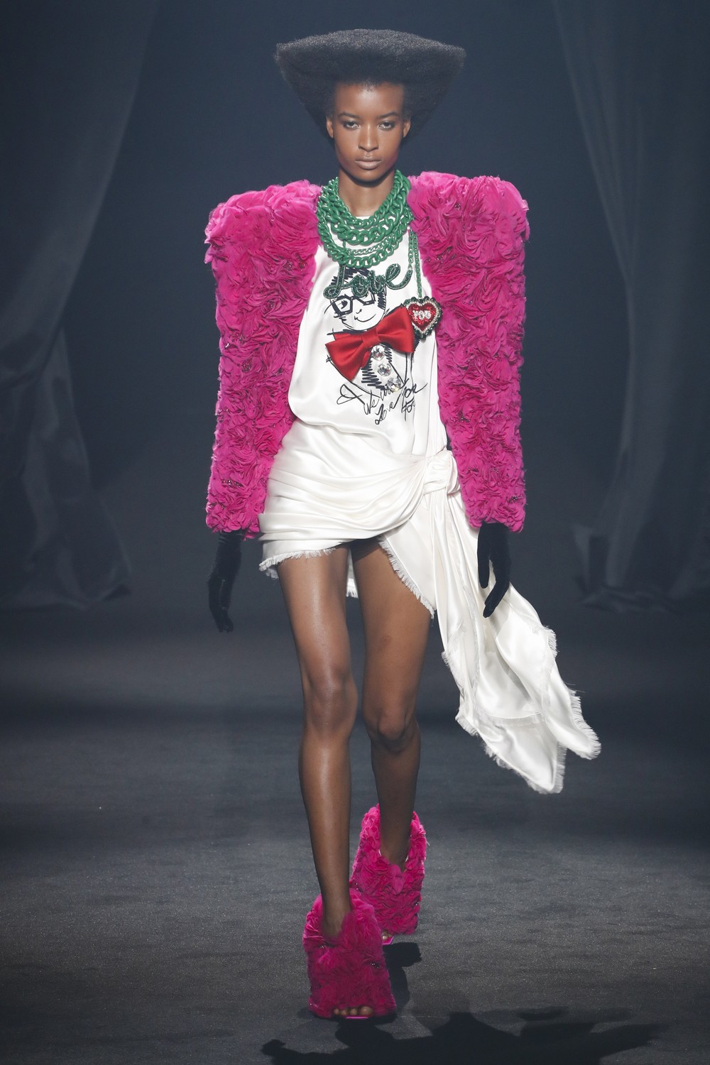 AZ Factory: 45 designers homenageiam Alber Elbaz em desfile