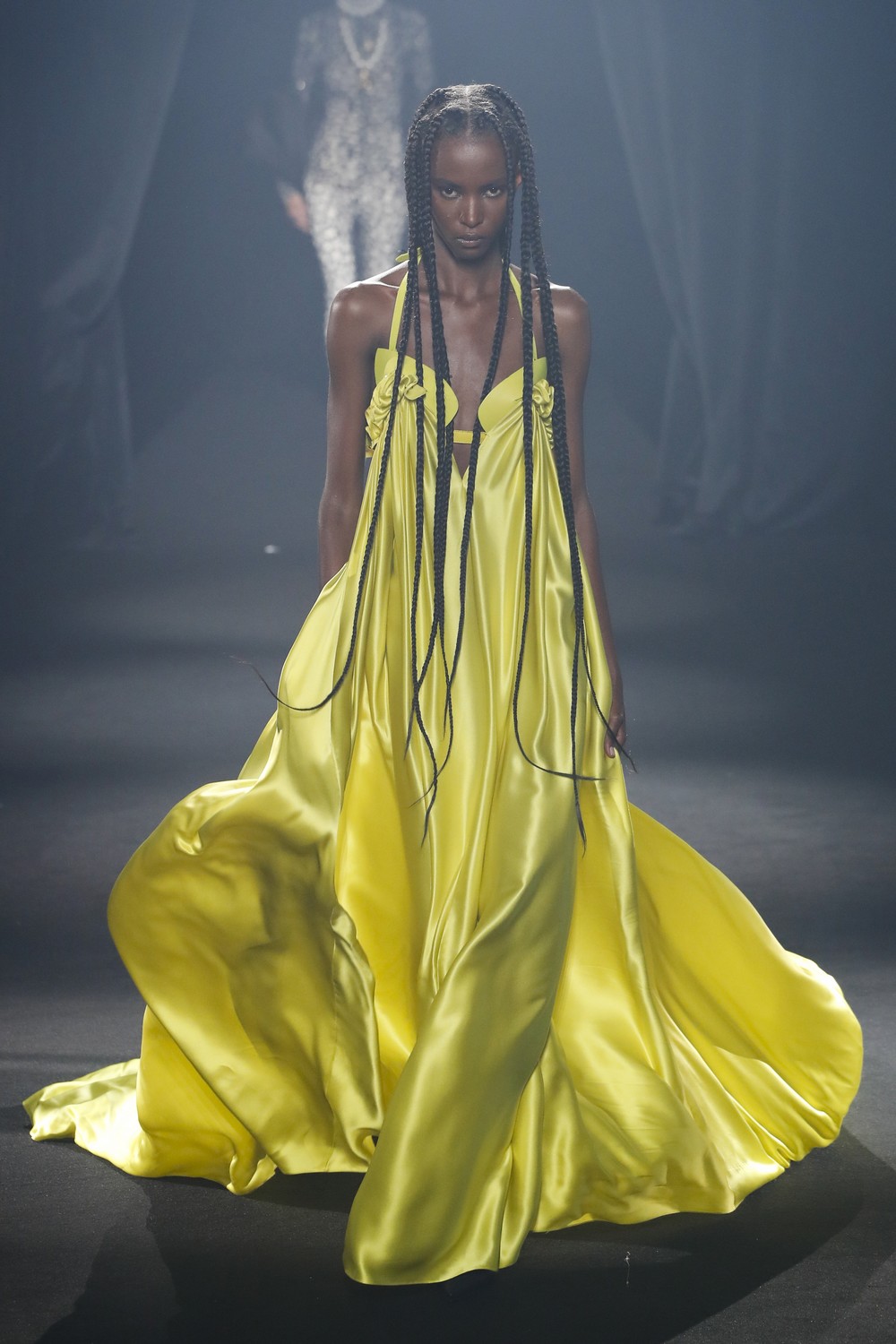 AZ Factory: 45 designers homenageiam Alber Elbaz em desfile