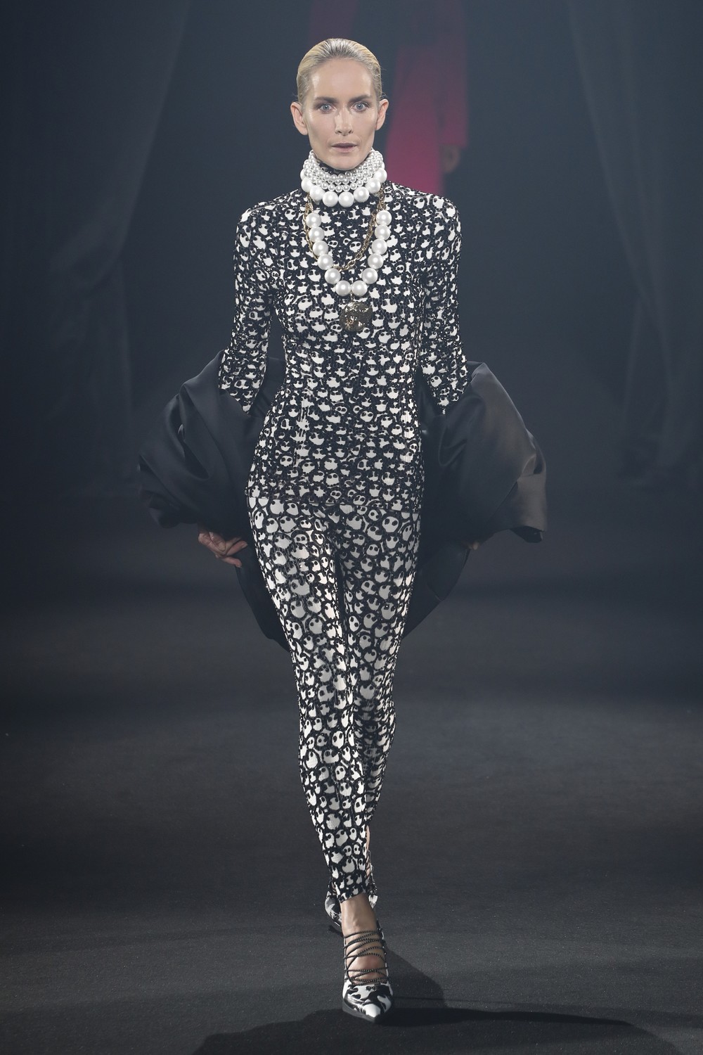 AZ Factory: 45 designers homenageiam Alber Elbaz em desfile