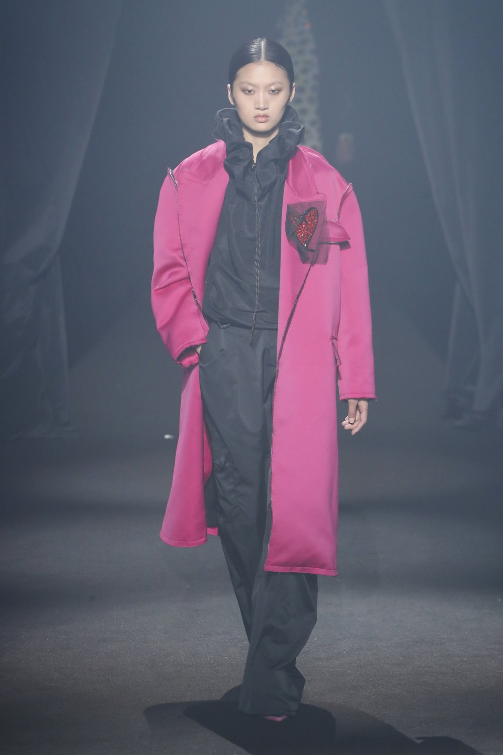 AZ Factory: 45 designers homenageiam Alber Elbaz em desfile