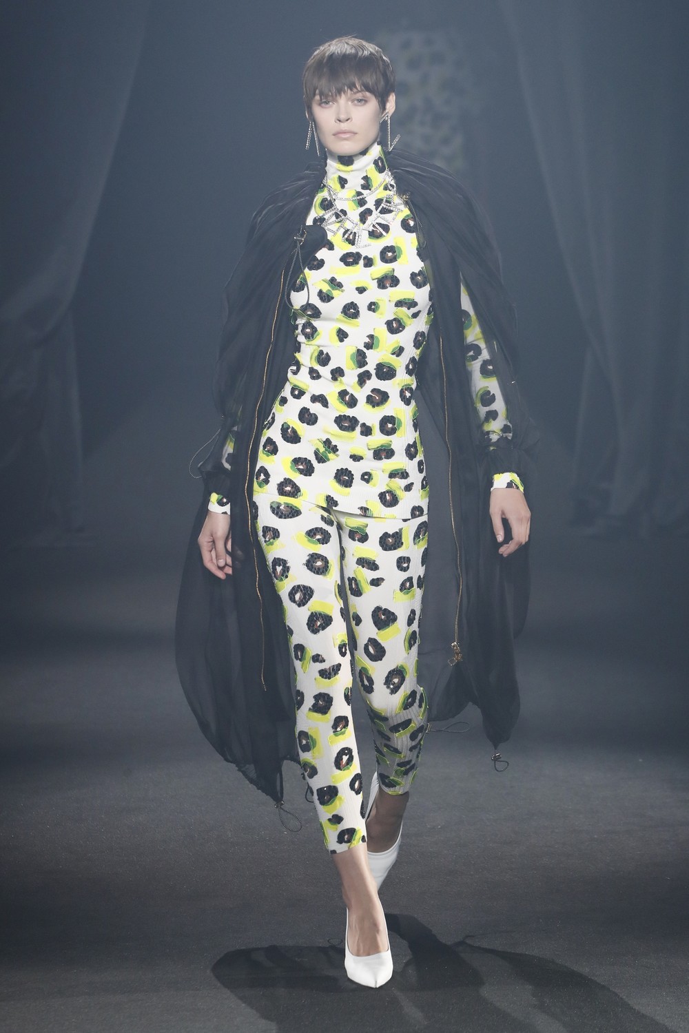 AZ Factory: 45 designers homenageiam Alber Elbaz em desfile