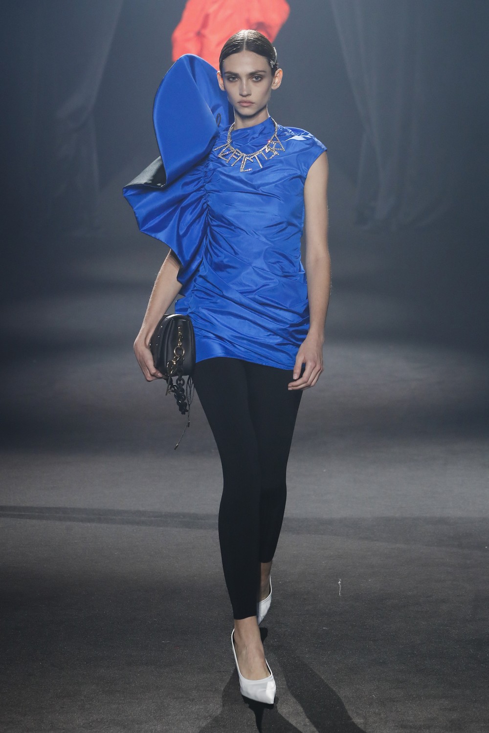 AZ Factory: 45 designers homenageiam Alber Elbaz em desfile