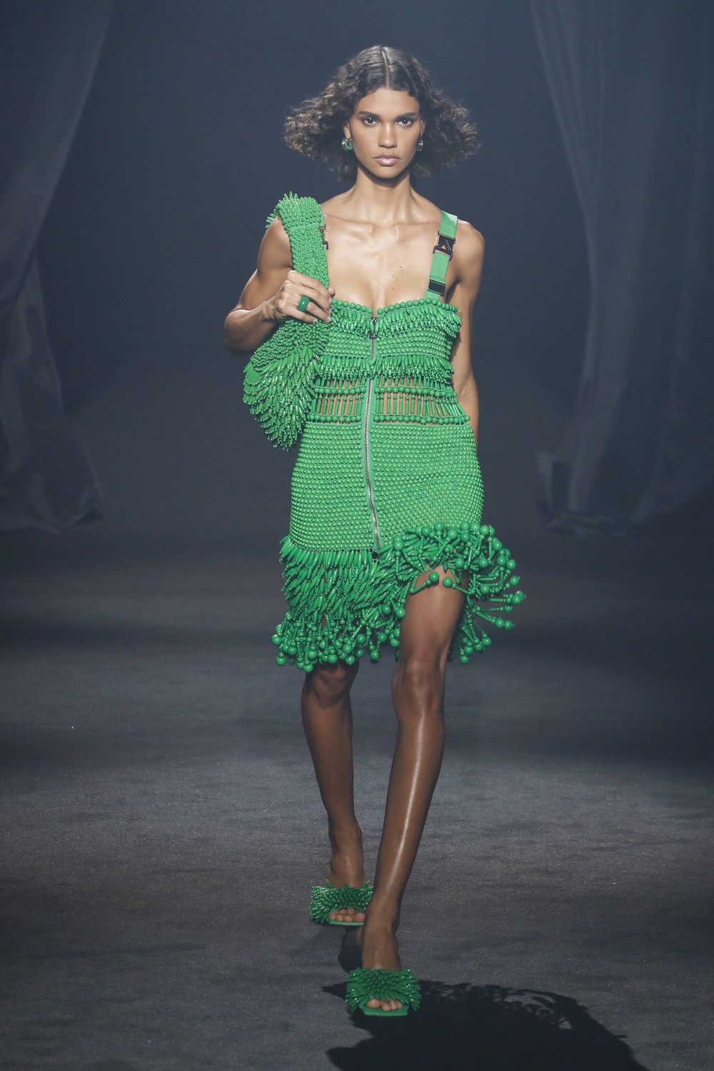 AZ Factory: 45 designers homenageiam Alber Elbaz em desfile