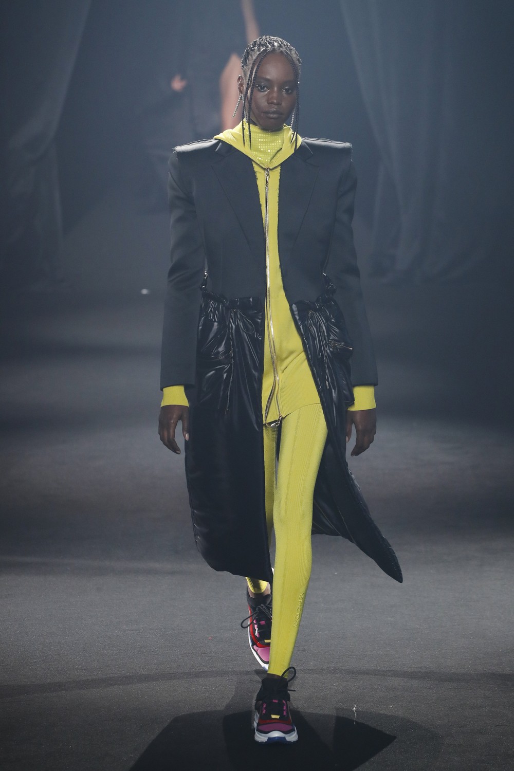 AZ Factory: 45 designers homenageiam Alber Elbaz em desfile
