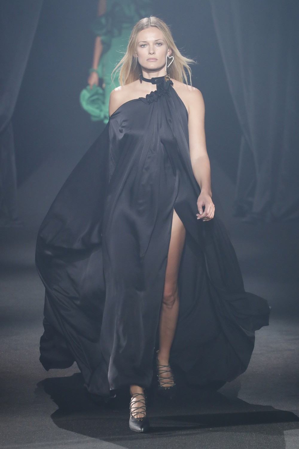 AZ Factory: 45 designers homenageiam Alber Elbaz em desfile