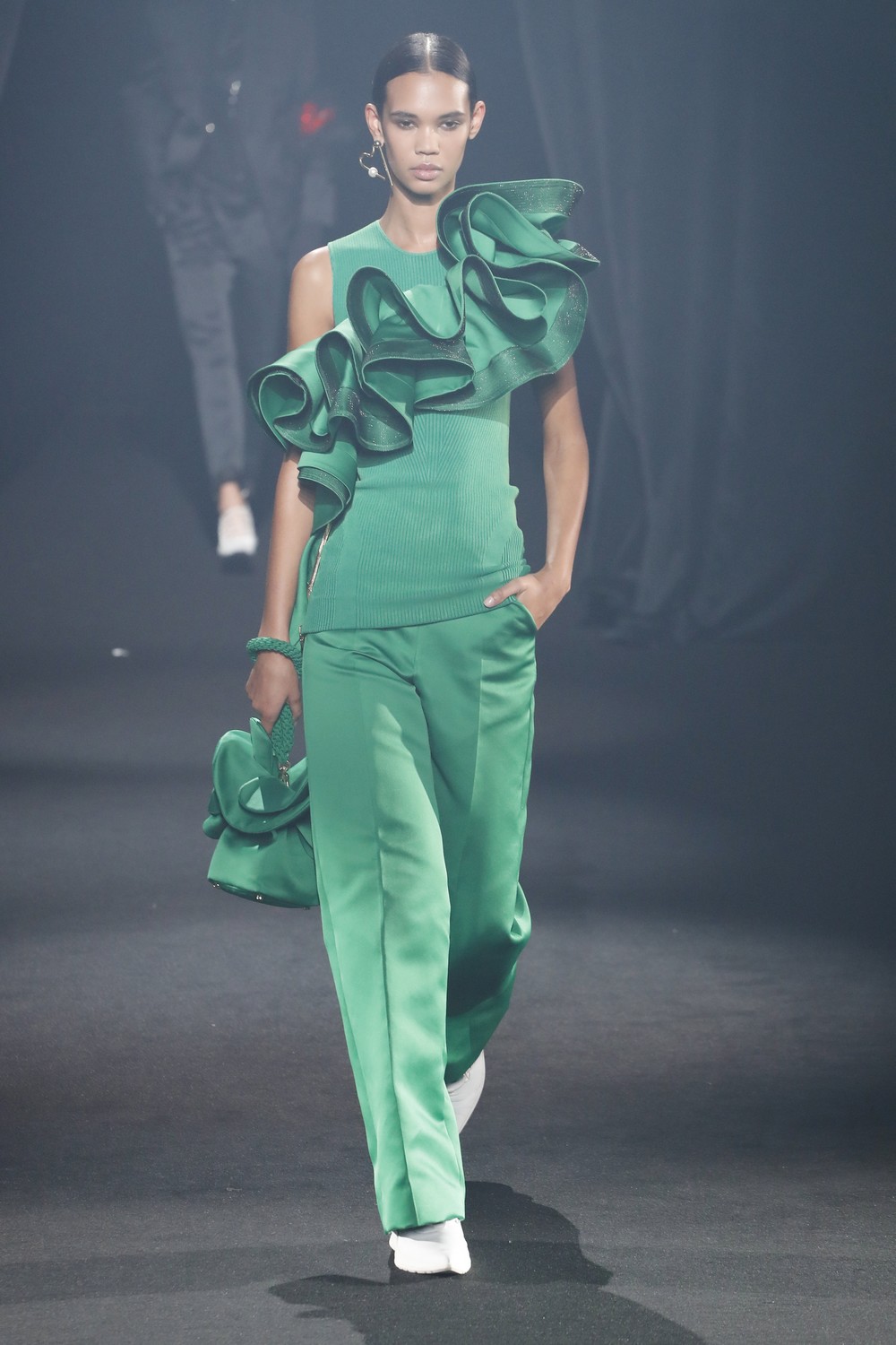 AZ Factory: 45 designers homenageiam Alber Elbaz em desfile