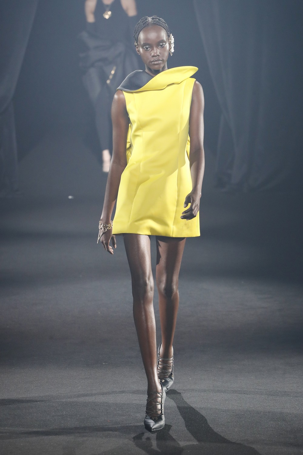AZ Factory: 45 designers homenageiam Alber Elbaz em desfile