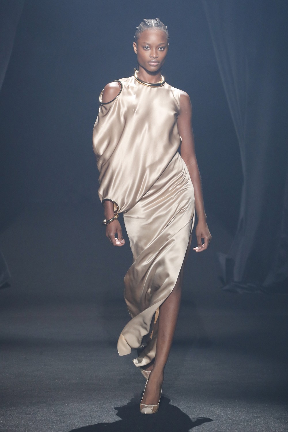 AZ Factory: 45 designers homenageiam Alber Elbaz em desfile