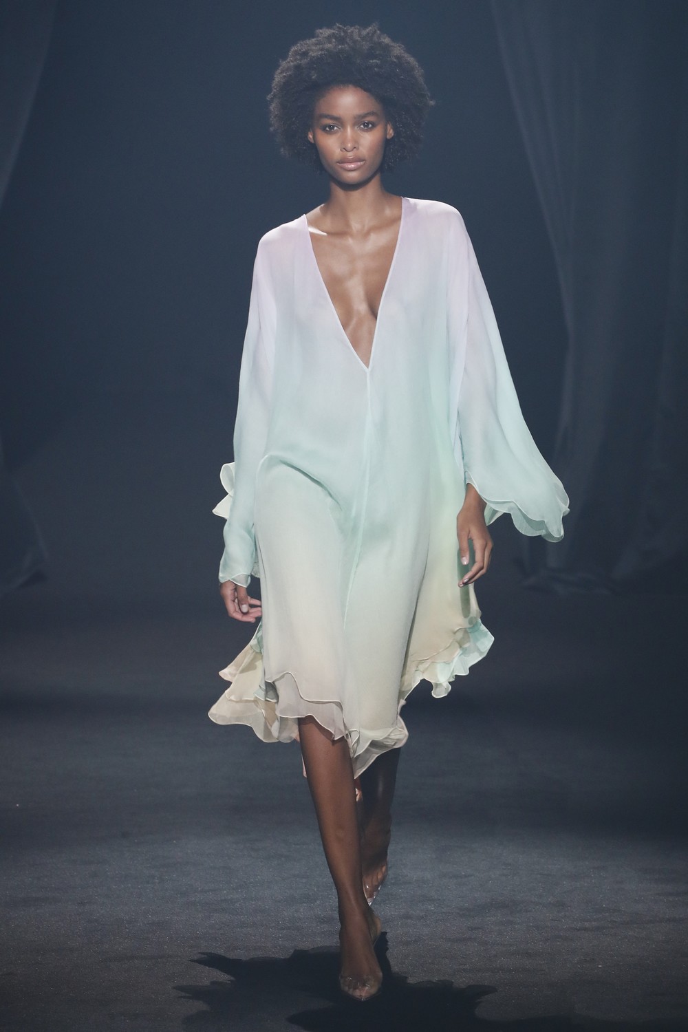 AZ Factory: 45 designers homenageiam Alber Elbaz em desfile