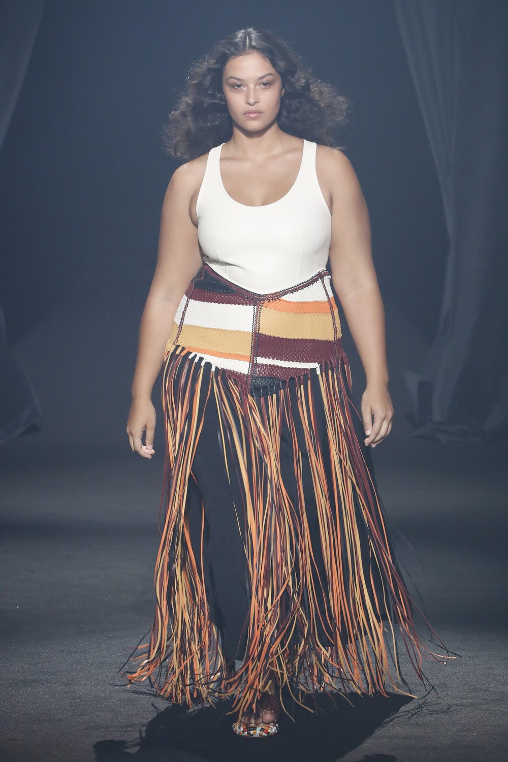 AZ Factory: 45 designers homenageiam Alber Elbaz em desfile