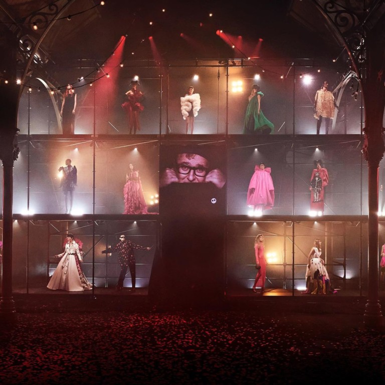 AZ Factory: 45 designers homenageiam Alber Elbaz em desfile
