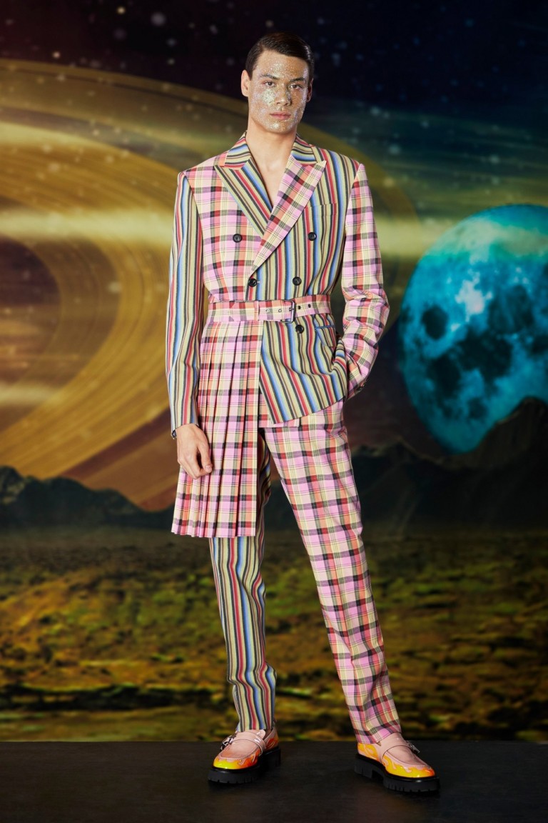 Se joga na estampa! Inspire-se no pre-fall 2022 da Moschino