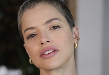 Após fim de "Verdades Secretas 2", Agatha Moreira raspa o cabelo