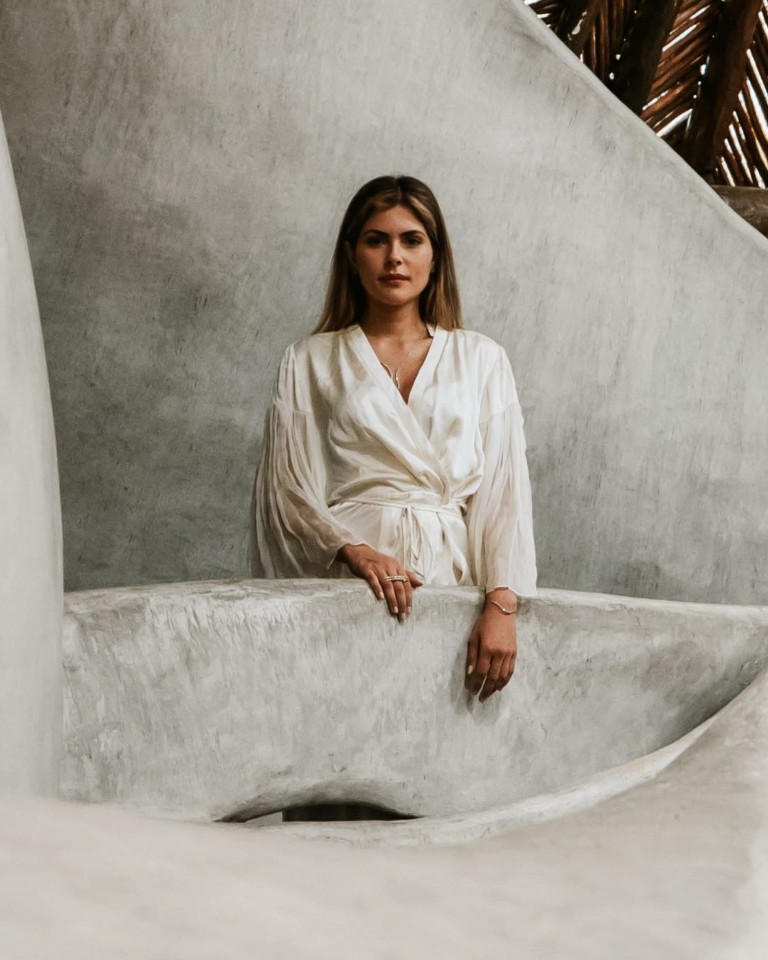 Ana Ferrari, diretora criativa da ANK Jewellery, expõe esculturas na Art Basel