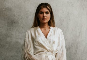 Ana Ferrari, diretora criativa da ANK Jewellery, expõe esculturas na Art Basel