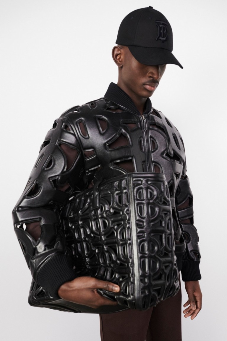 Burberry apresenta collab criada por Riccardo Tisci e Lea T