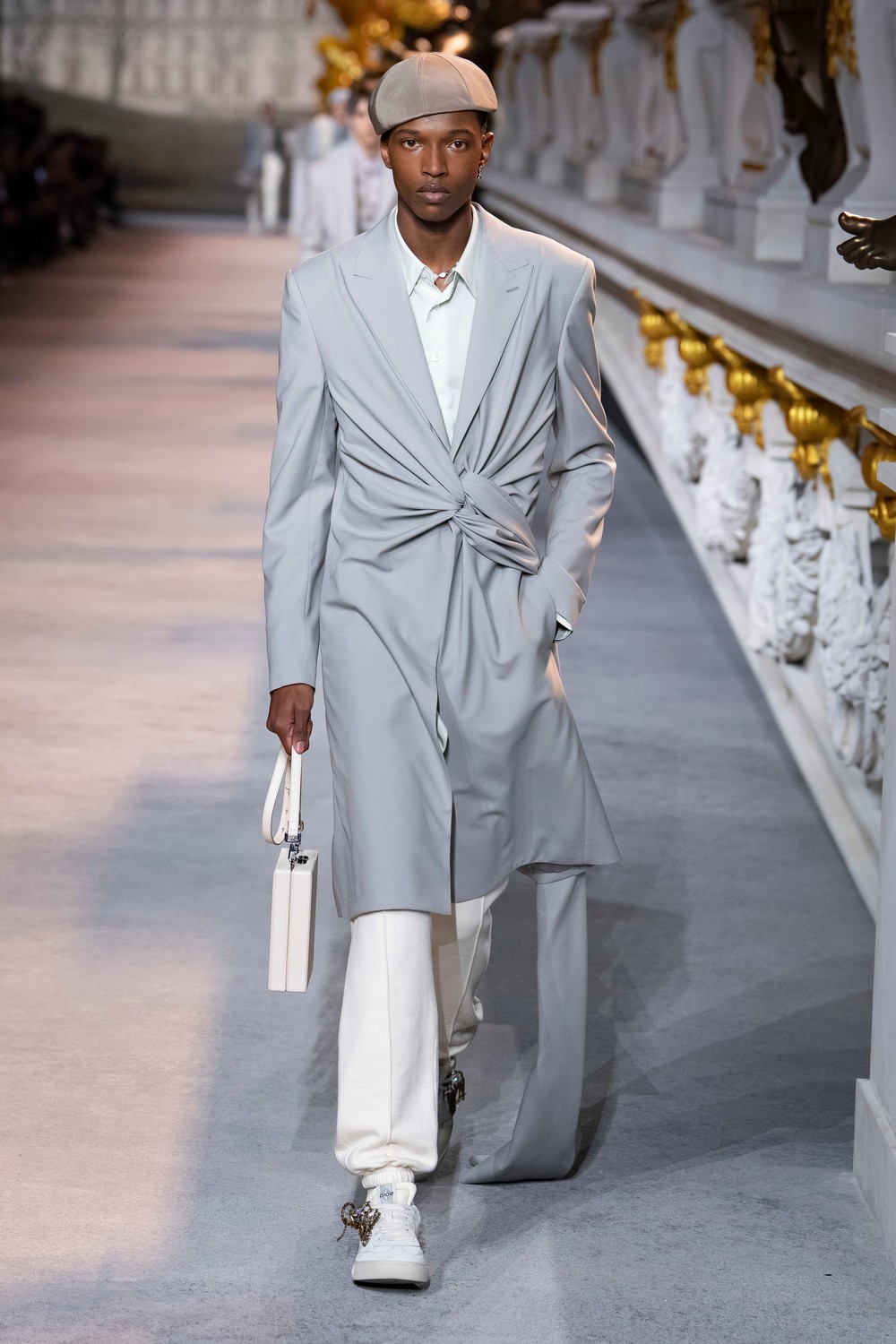 Kim Jones cria releituras do New Look de Christian Dior para inverno 2022 masculino