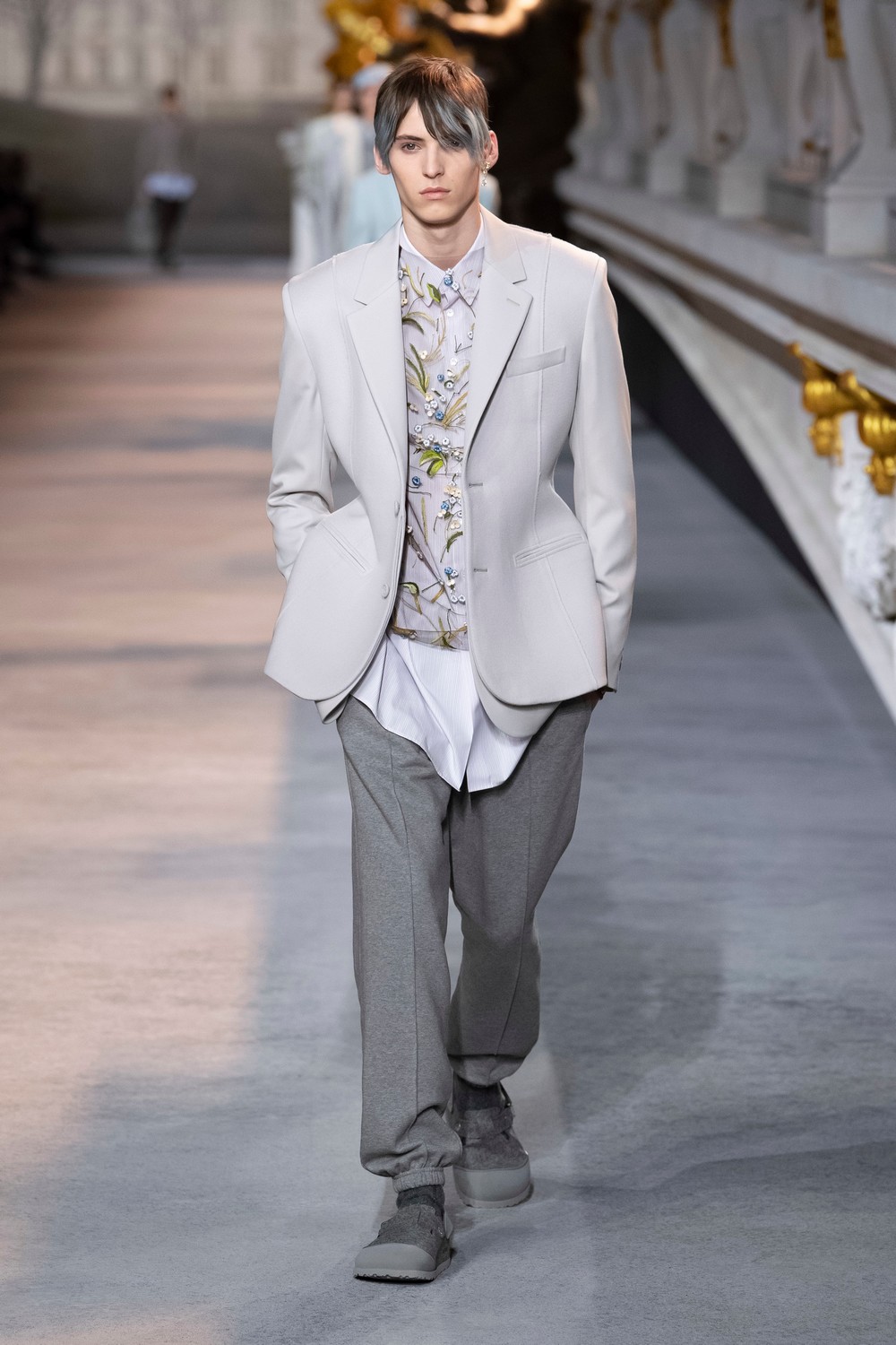 Kim Jones cria releituras do New Look de Christian Dior para inverno 2022 masculino