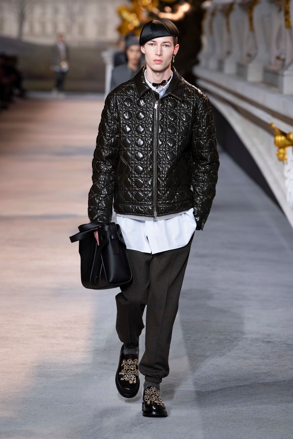 Kim Jones cria releituras do New Look de Christian Dior para inverno 2022 masculino