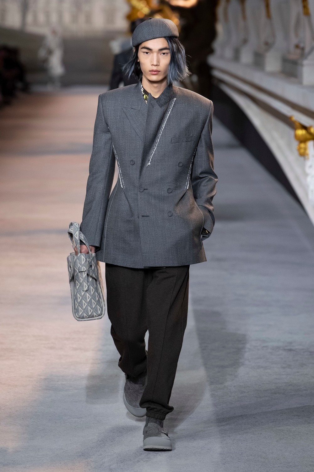 Kim Jones cria releituras do New Look de Christian Dior para inverno 2022 masculino