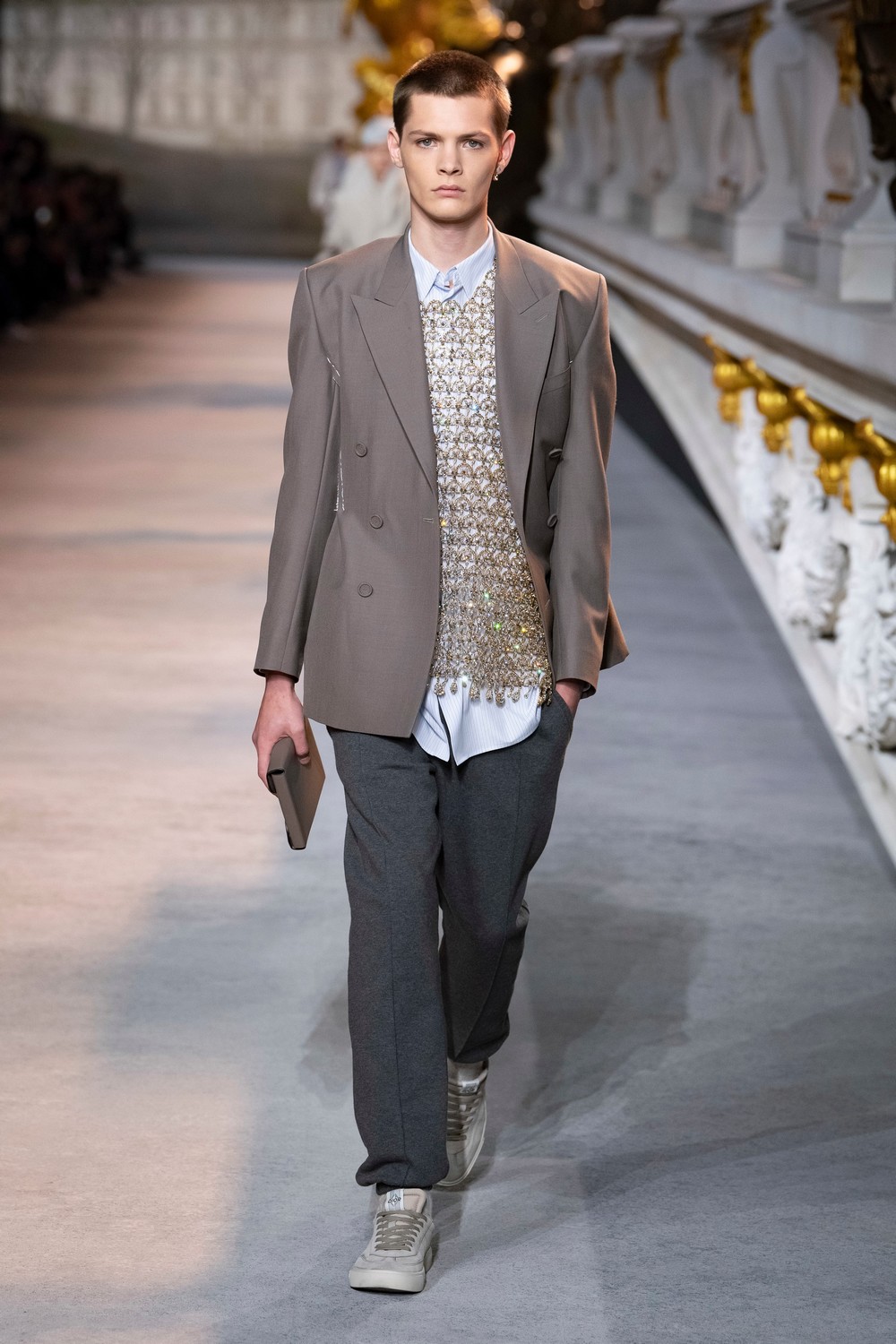 Kim Jones cria releituras do New Look de Christian Dior para inverno 2022 masculino