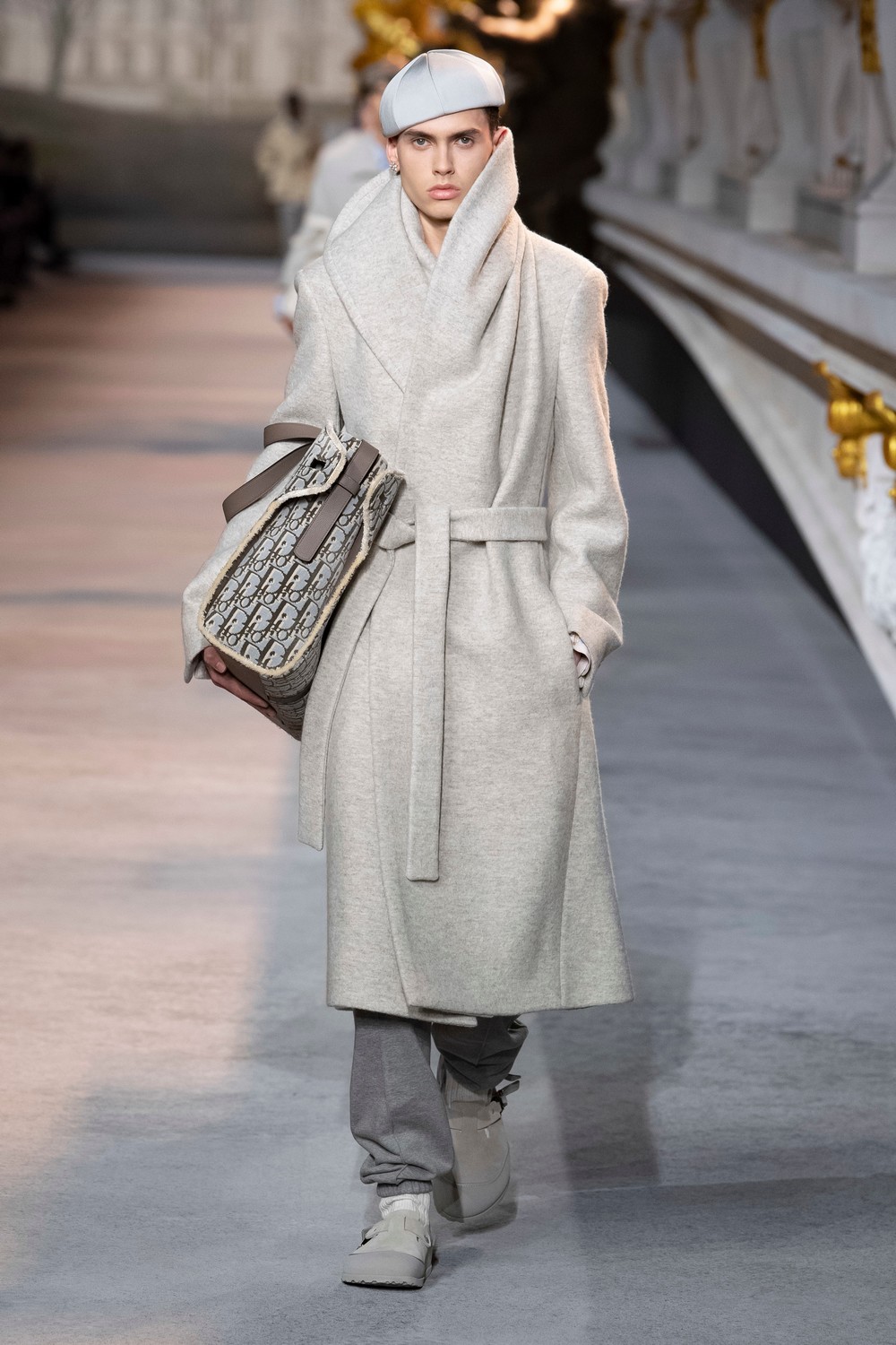 Kim Jones cria releituras do New Look de Christian Dior para inverno 2022 masculino