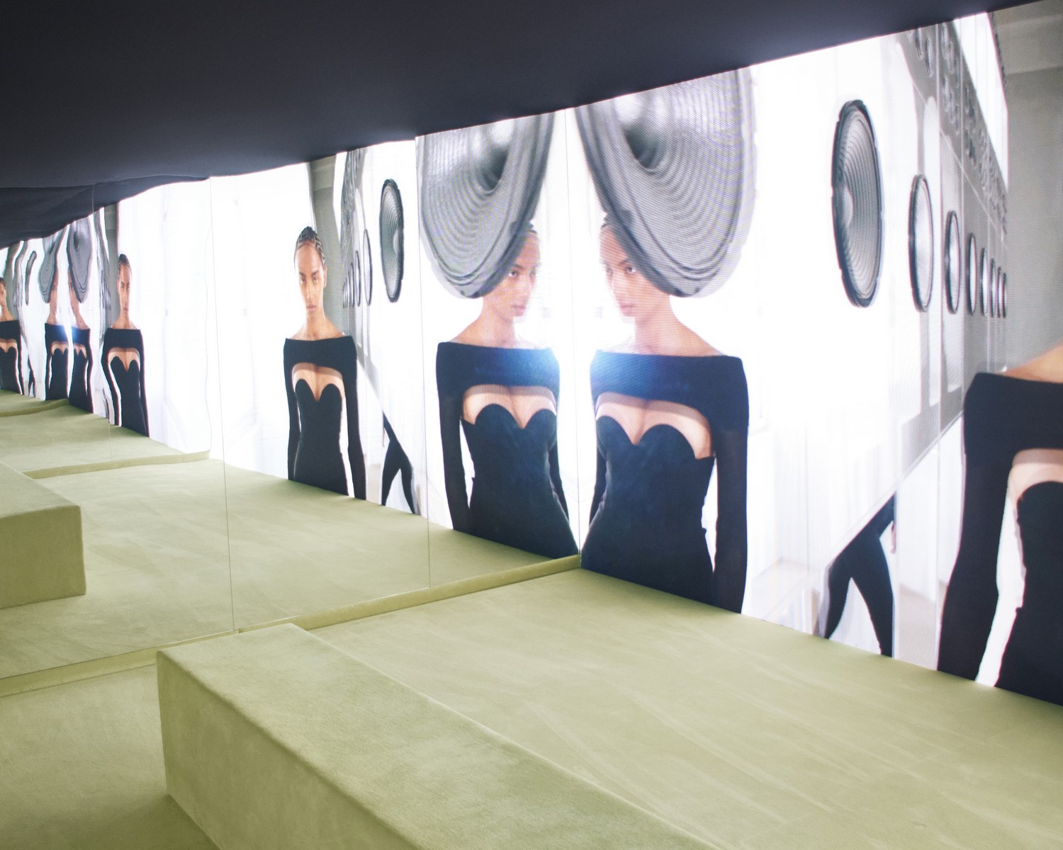 Burberry apresenta experiência interativa na Rodeo Drive