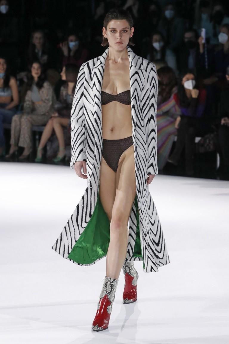 Missoni aposta na sensualidade e jovialidade para inverno 2022