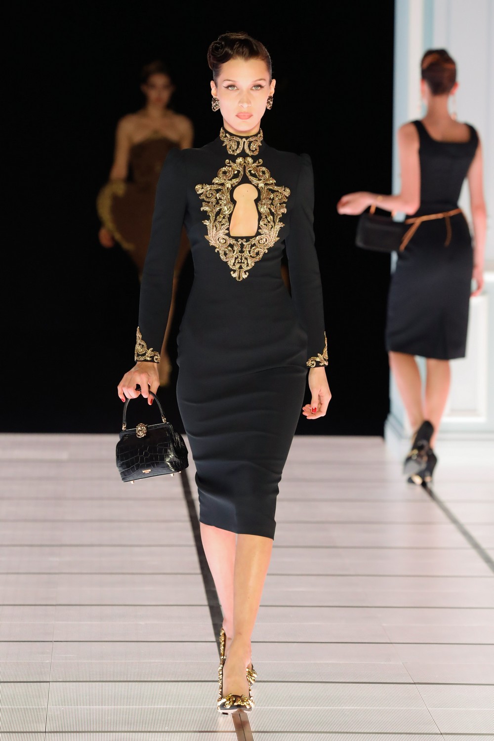 Moschino cria uma verdadeira mansão na passarela