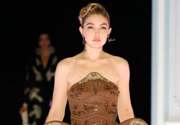 Moschino cria uma verdadeira mansão na passarela