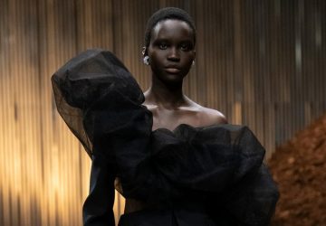 Alexander McQueen se inspira em micélios para inverno 2022
